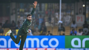 Pakistan 'put arms around' Mir after catch blunder, says Morkel