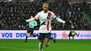 PSG vence lanterna Metz e sobe para liderança do Francês
