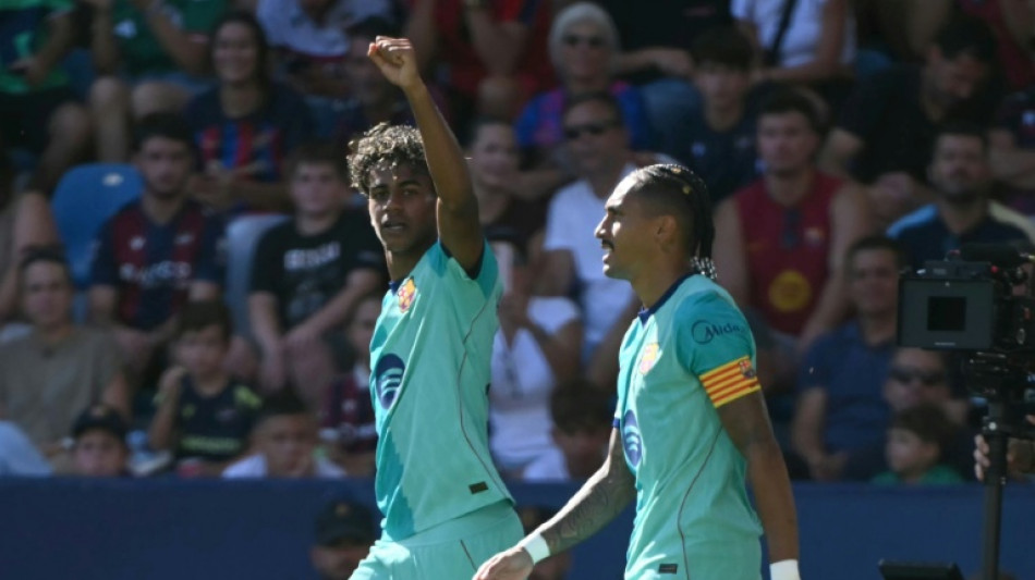 Yamal double helps Barca edge Levante thriller