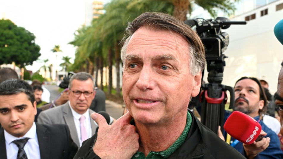 Policía interroga a Bolsonaro en caso contra hijo, en vísperas de declarar por golpismo