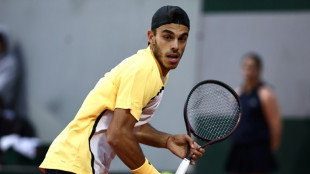 Cer&uacute;ndolo elimina Tommy Paul e vai &agrave;s oitavas de Roland Garros