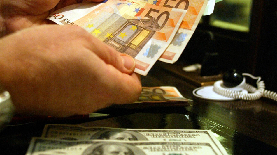 Euro in calo sul dollaro, a quota 1,1595