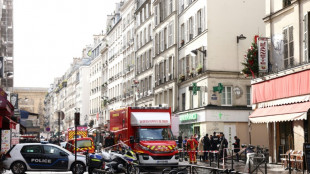 Presentan al juez al sospechoso de asesinato de kurdos en Par&iacute;s, manifestaci&oacute;n de homenaje a v&iacute;ctimas
