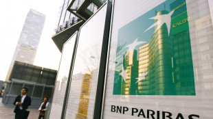 Bnp scivola in Borsa, condannata a risarcire profughi Ugandesi