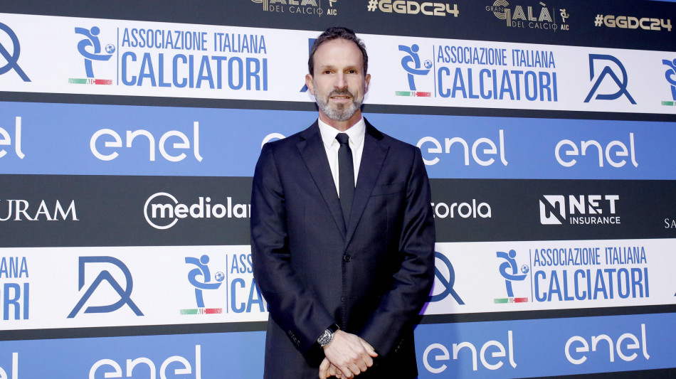 Crisi calcio: Calcagno 'studiamo con la politica norma per italiani in campo'