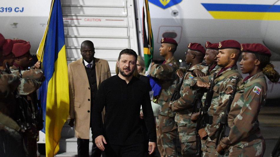 Zelensky abbrevia visita in Sudafrica dopo gli attacchi su Kiev