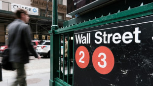 Wall Street de nouveau en baisse, &eacute;chaud&eacute;e par l'inflation persistante