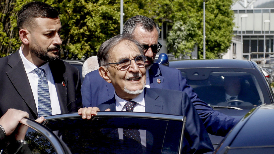 La Russa, a Budapest anche un fiore alle vittime del comunismo?