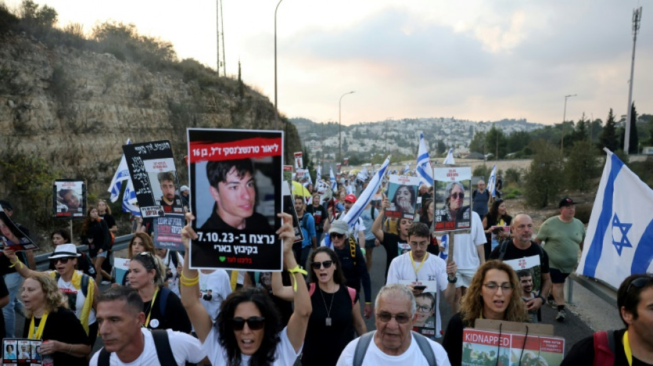 Marcha pela liberta&ccedil;&atilde;o de ref&eacute;ns do Hamas chega a Jerusal&eacute;m para exigir 'respostas'