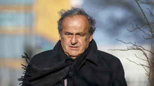 Platini sofre assalto em sua casa na França e tem vários de seus troféus roubados