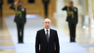 Putin chega &agrave; Ar&aacute;bia Saudita ap&oacute;s ser recebido com honras nos Emirados