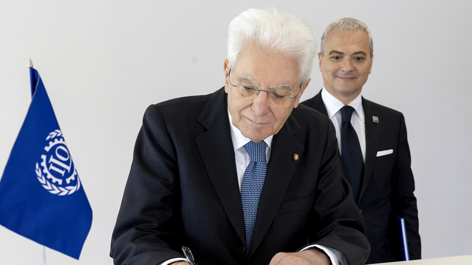Mattarella, non vi pu&ograve; essere pace duratura senza salari equi