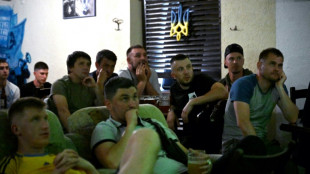 Decepci&oacute;n en un pub de Kiev tras la derrota de Ucrania en el repechaje para el Mundial