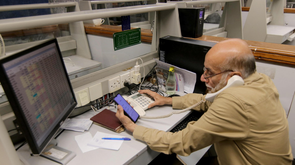 Borsa: Asia a ranghi ridotti, occhi sul Pil Usa, Tokyo -1,12%