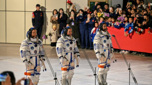La fusée chinoise Longue Marche-2F décolle avec trois astronautes