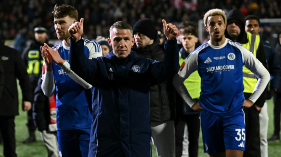 Brentford p&otilde;e fim ao conto de fadas do amador Macclesfield na Copa da Inglaterra