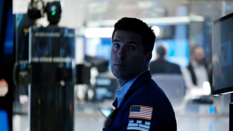 Wall Street ouvre en ordre dispers&eacute;, cherche une direction avant la saison des r&eacute;sultats