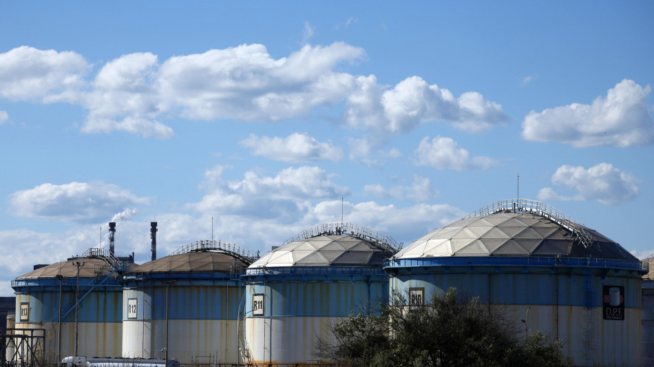 Il petrolio chiude in calo a New York, a 88,21 dollari
