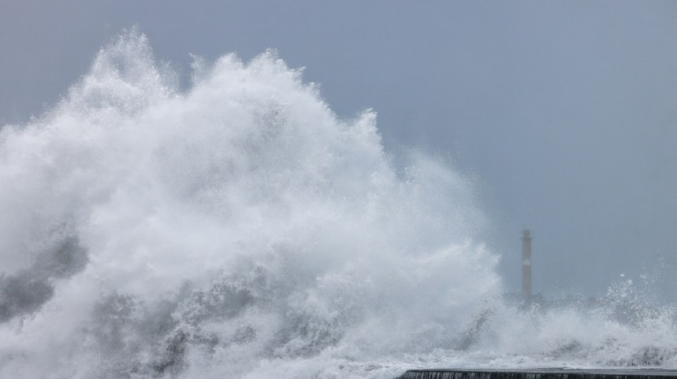 Ta&iuml;wan se barricade &agrave; l'approche du typhon Kong-rey