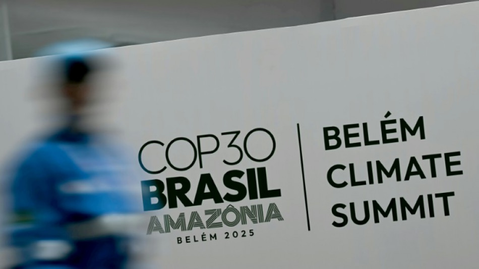 Lula dénonce les "négationnistes" du climat en recevant le monde en Amazonie