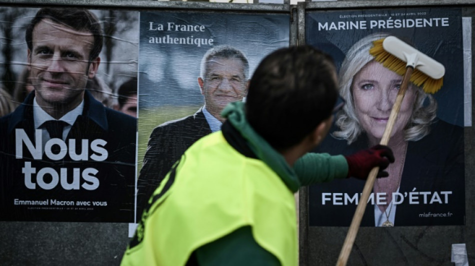 Pr&eacute;sidentielle: le duel Macron-Le Pen se pr&eacute;cise