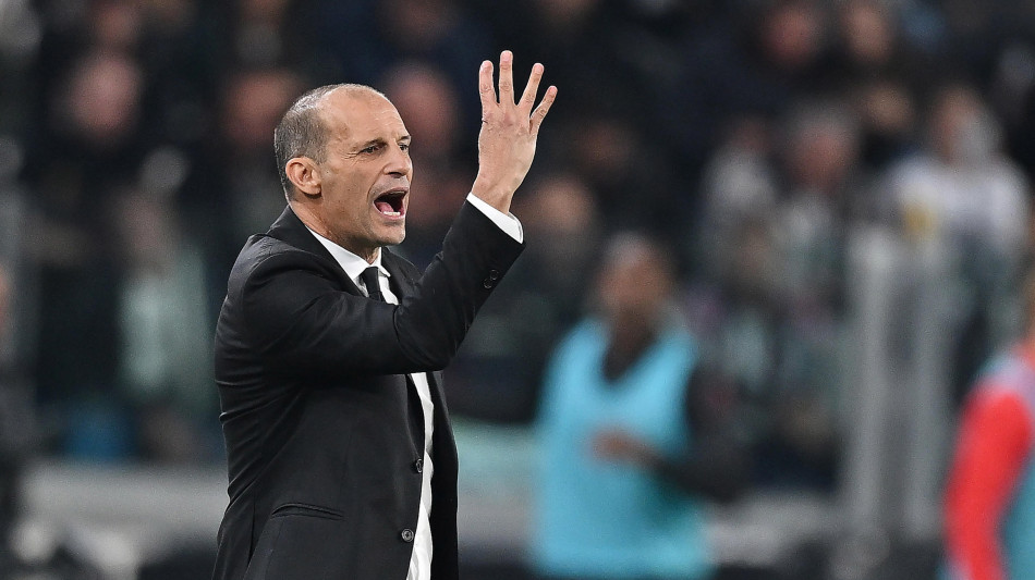 Milan: Allegri 'Juve era in pugno, bisognava stritolarla'