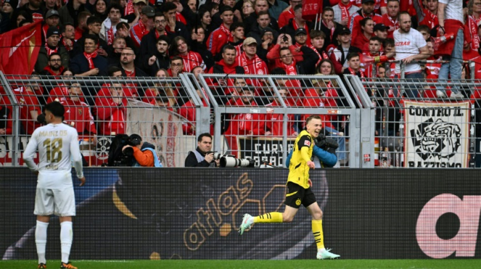 Dortmund beat Mainz to keep Champions League hopes alive