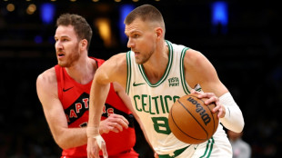 Cavs hold off Warriors as Green ejected, Celtics romp